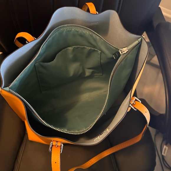 Coach purse (orange) - Picture 4 of 4